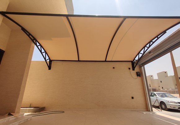 أفضل خدمات تركيب مظلات للمنازل في الرياض لحماية الفناء والمداخل.