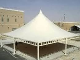 أفضل مظلات هرمية للمساحات المفتوحة في الرياض مع ضمان المتانة والجودة.