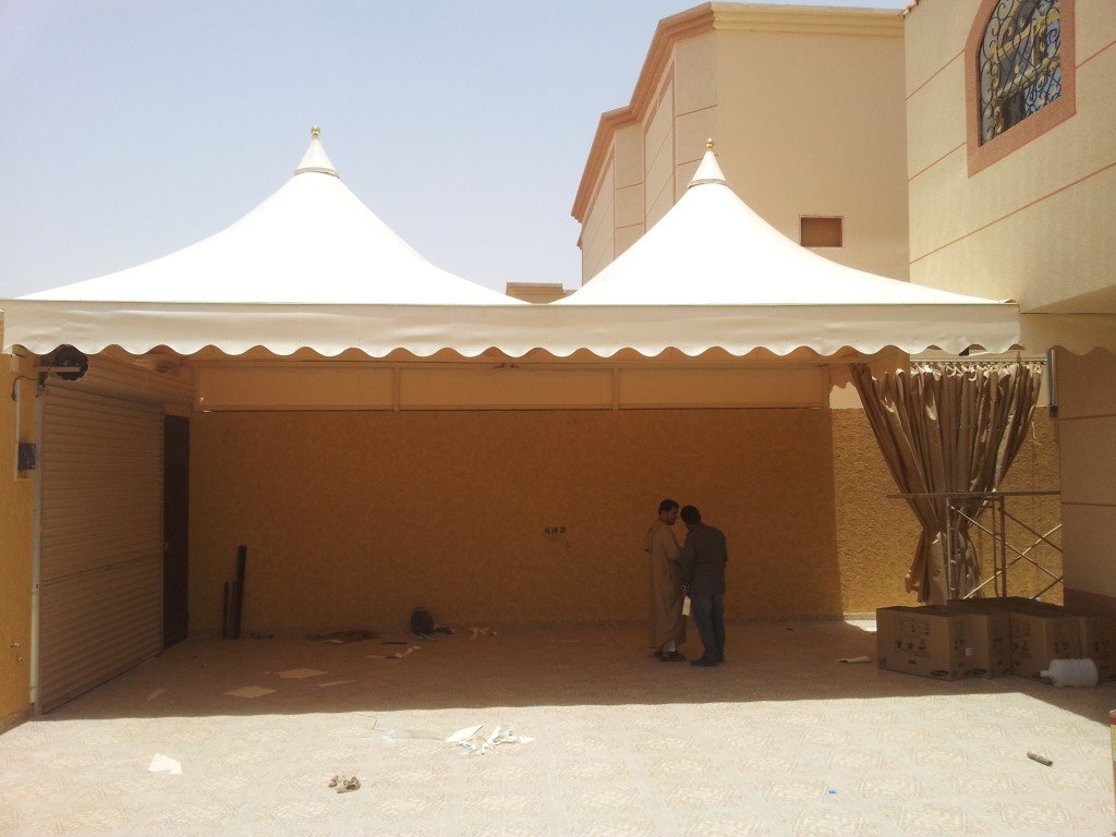 تركيب مظلات بأحدث التصاميم في الرياض لحماية المساحات المفتوحة من الشمس.